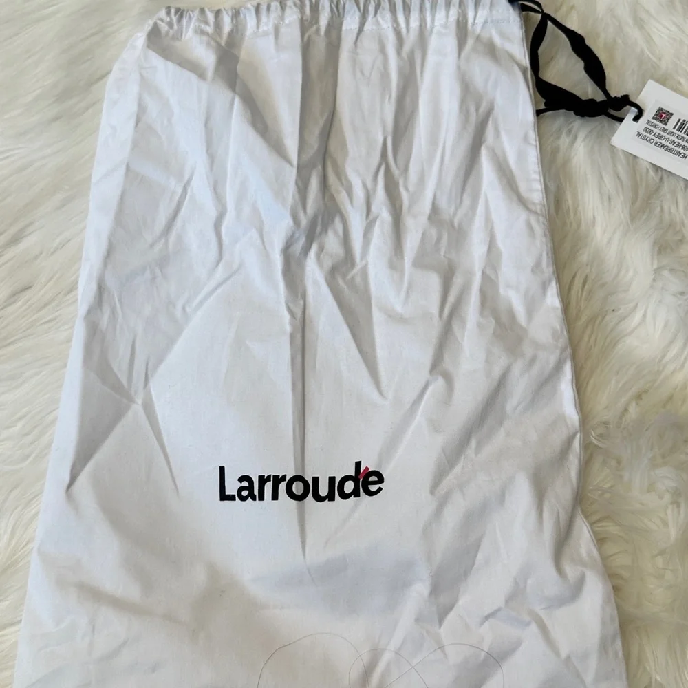 Larroude Heartbreaker Crossbody Bag In Crystal and Light Gray Vegan Suede NWT - Picture 4 of 14